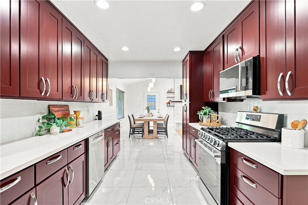 3159 W Lanerose