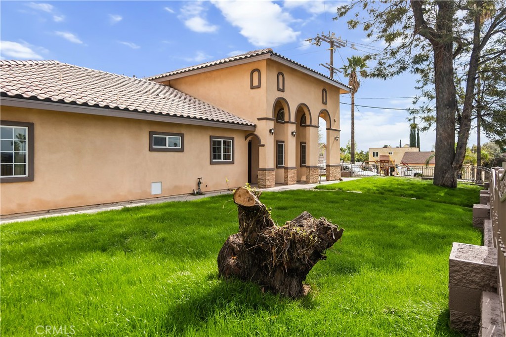 3865 Del Rosa Avenue
