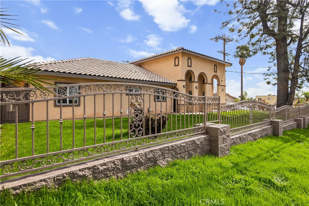 3865 Del Rosa Avenue