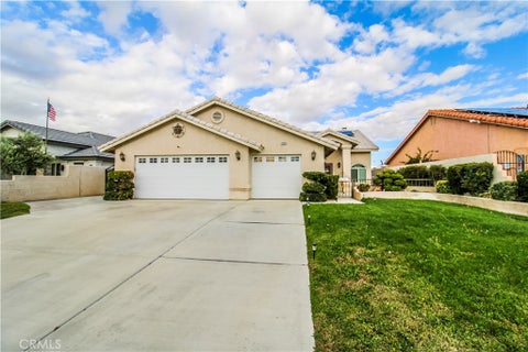 Photo of 13325 Riverview Dr, Victorville, CA 92395 (MLS # HD26221960)