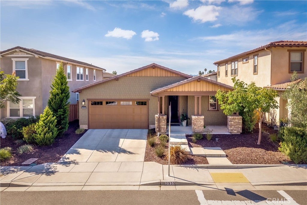 3933 Hayfield Loop