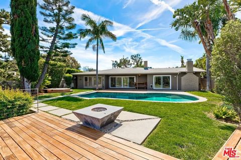 Photo of 2670 CARMAR Drive, Los Angeles, CA 90046 (MLS # 26669529)