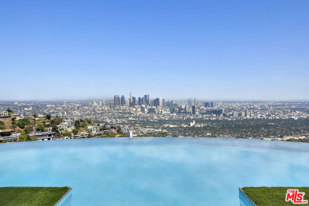 Photo of 1622 Viewmont Drive, Los Angeles, CA 90069 (MLS # 25534241)