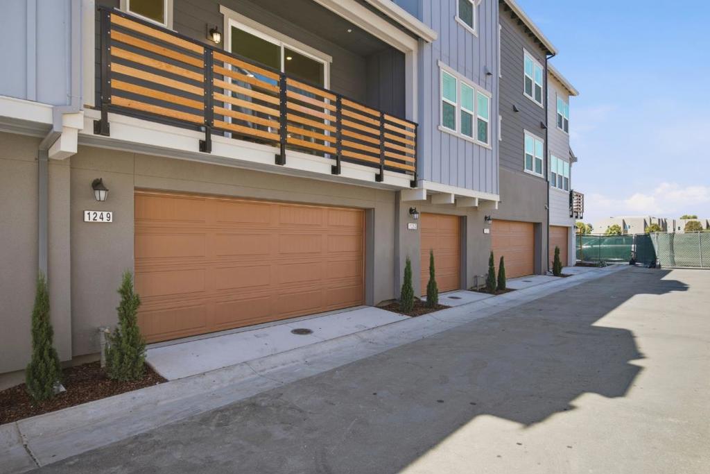 1249 Pueblo Lane