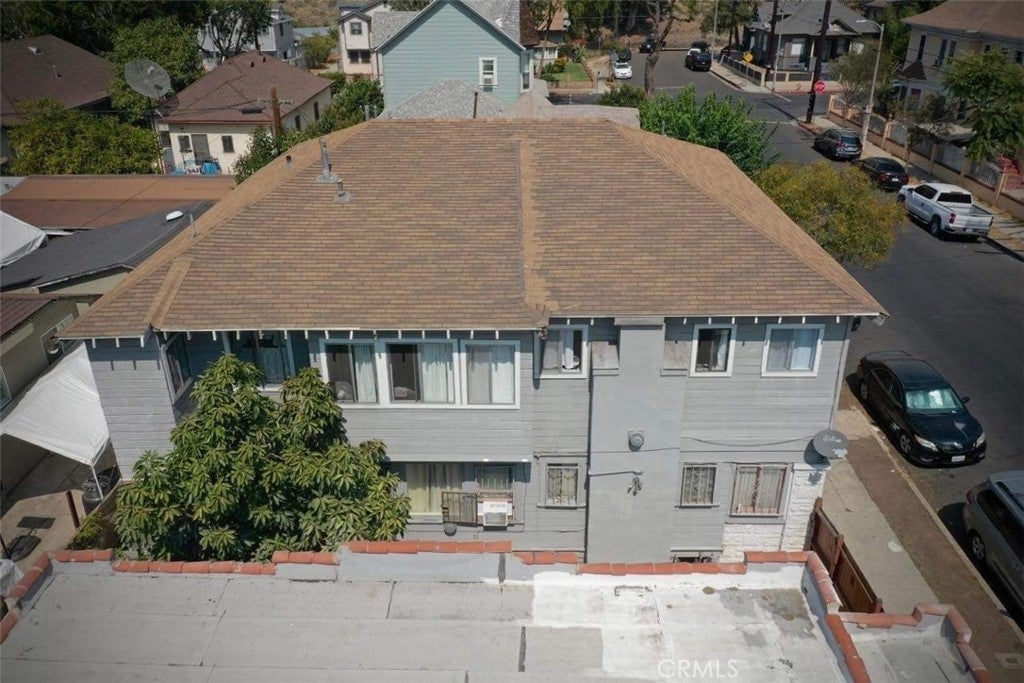 2221 Ellendale