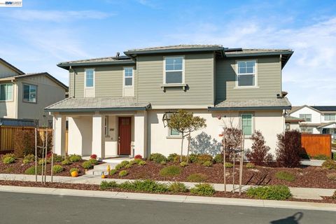 Photo of 2517 2517 Cyan Dr Dr, Fairfield, CA 94533 (MLS # 41124908)