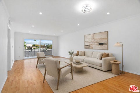Photo of 423 S Rexford Drive #305, Beverly Hills, CA 90212 (MLS # 26104462)