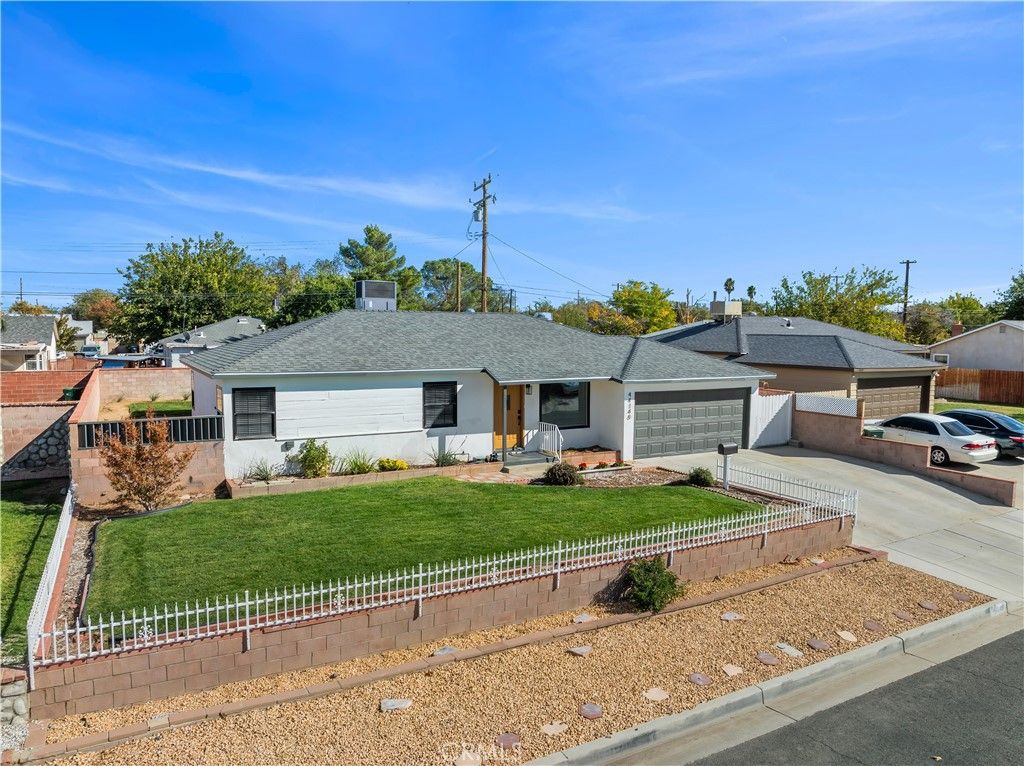 Photo of 44140 Lightwood Ave, Lancaster, CA 93534 (MLS # SR25248846)