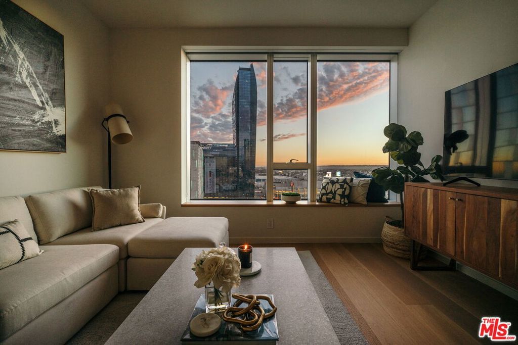 Photo of 889 Francisco Street #1801, Los Angeles, CA 90017 (MLS # 25606289)