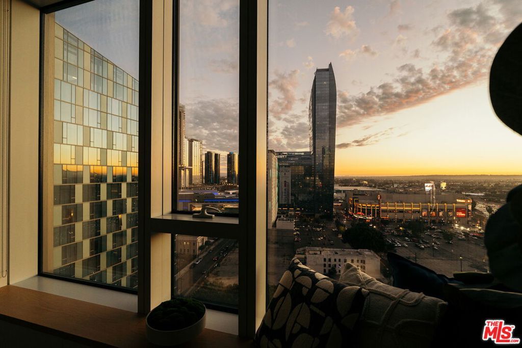 Photo of 889 Francisco Street #1801, Los Angeles, CA 90017 (MLS # 25606289)