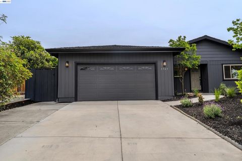 Photo of 3743 Sanford St St, Concord, CA 94520 (MLS # 41129658)