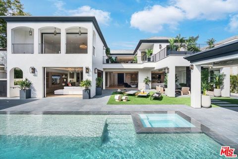 Photo of 525 N Camden Drive, Beverly Hills, CA 90210 (MLS # 26659241)