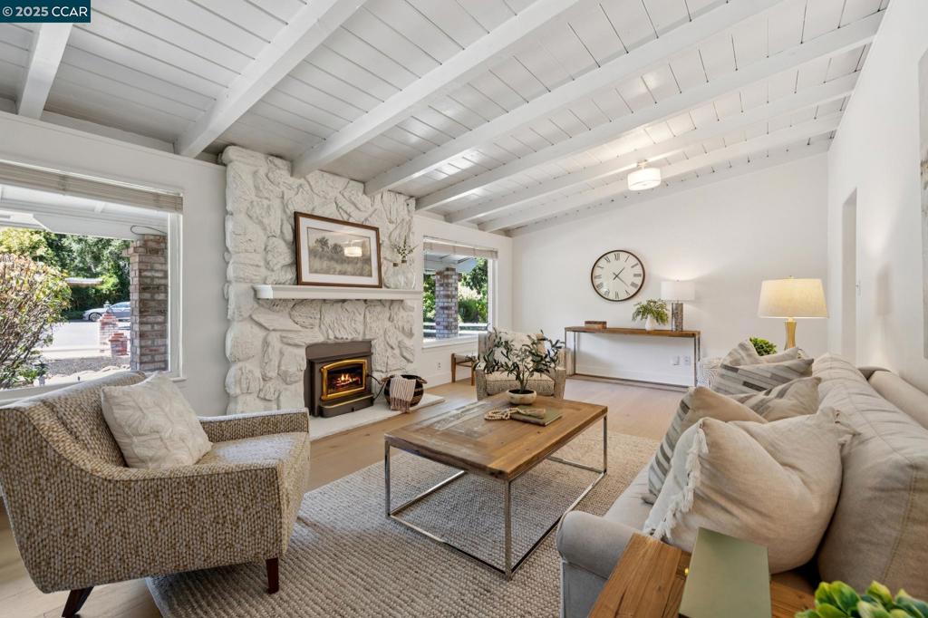 Properties 2 12 La Sonoma Ct