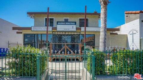 Photo of 3430 W Slauson Avenue, Los Angeles, CA 90043 (MLS # 26987213)