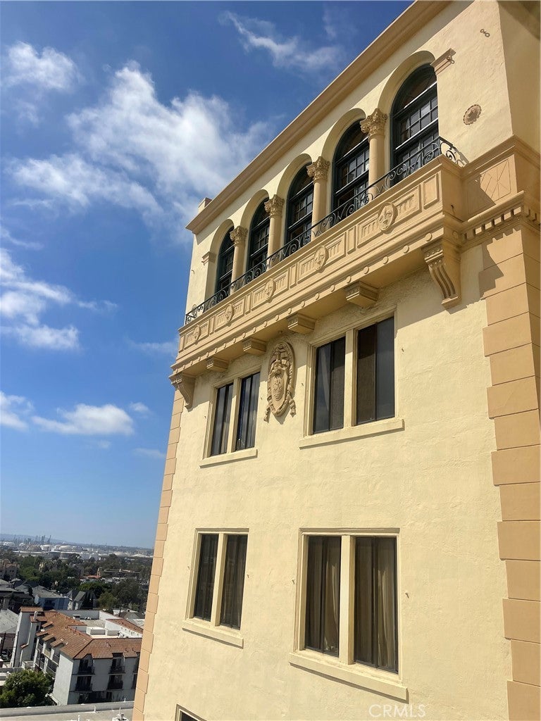 315 W 3rd 903
