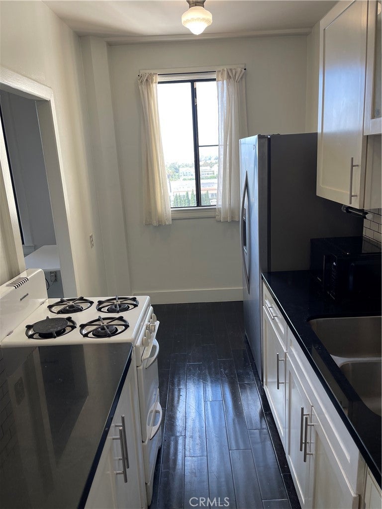 315 W 3rd 903