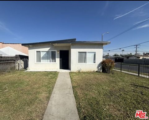 Photo of 959 E 105th Street, Los Angeles, CA 90002 (MLS # 26656727)