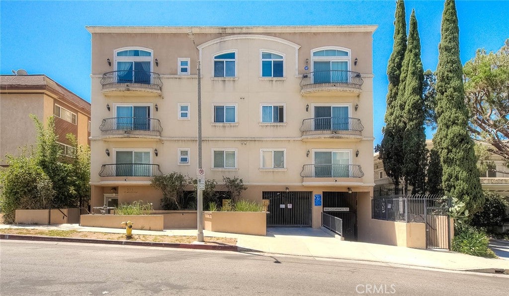 971 S St Andrews Place 101, Los Angeles CA 90019