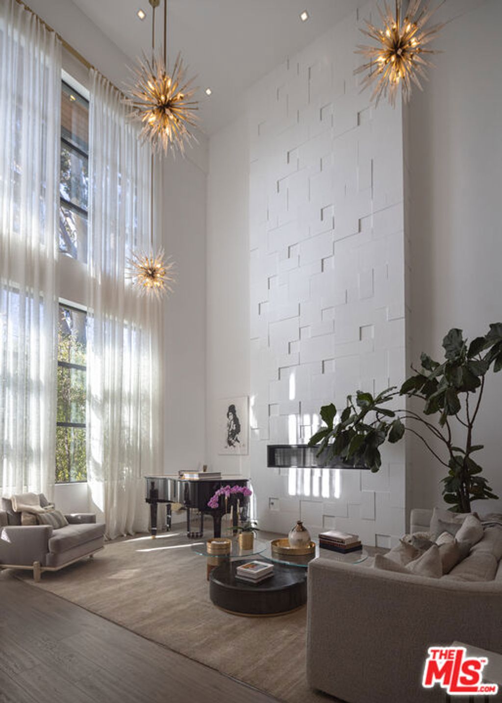 Photo of 800 N Tigertail Road, Los Angeles, CA 90049 (MLS # 25611187)