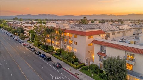Photo of 5400 Lindley Avenue #322, Encino, CA 91316 (MLS # SR26102055)