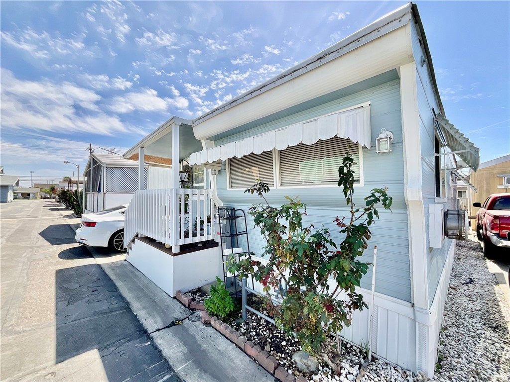 15717 Woodruff Avenue 8