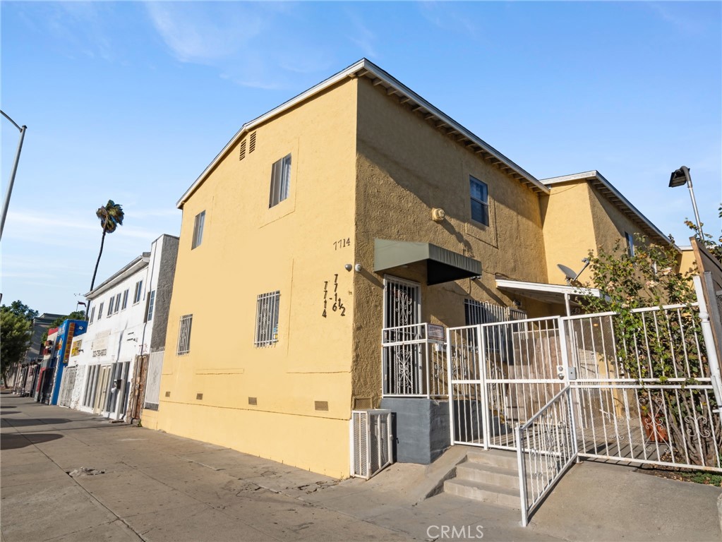 Rare investment and live/work opportunity in South LA! 7714 S Broadway is a well-maintained 4-unit, townhome-style property featuring (3) 3 bed/2 bath units and (1) 2 bed/1 bath unit across 4,310 sq ft on a 6,241 sq ft lot. Each 3-bedroom unit includes laundry hookups, all units have furnaces, and several have been updated. Amenities include a gated parking area with 8 spaces (2 per unit), a small courtyard, and ADU potential (buyer to verify). Zoned R1 with C2 corridor exposure, offering residential financing options with prime Broadway visibility.
Priced at an estimated ~7.6% cap rate, this property is a true cash cow with strong rental income potential. Minutes from USC, Downtown LA, SoFi Stadium, and more ensuring steady rental demand and long-term appreciation. Don’t miss this chance to own a high-yield, value-packed multifamily in a transforming neighborhood!
Excellent central location near shopping and public transportation. This is a golden opportunity.