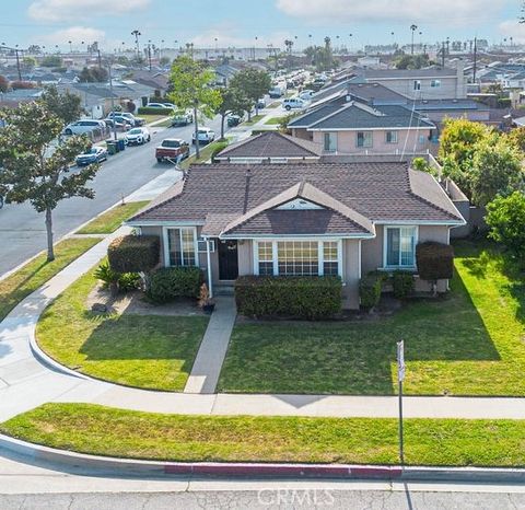 Photo of 13719 S San Pedro St, Los Angeles, CA 90061 (MLS # DW25280086)