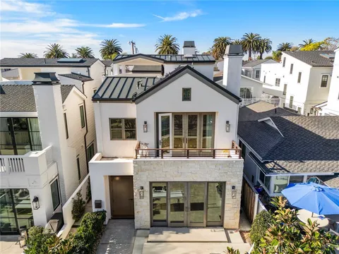 711 Marigold Unit 1\/2, Corona Del Mar, CA 92625 - MLS#: NP26024056