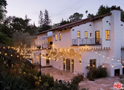 Photo of 5432 Red Oak Drive, Los Angeles, CA 90068 (MLS # 25592087)