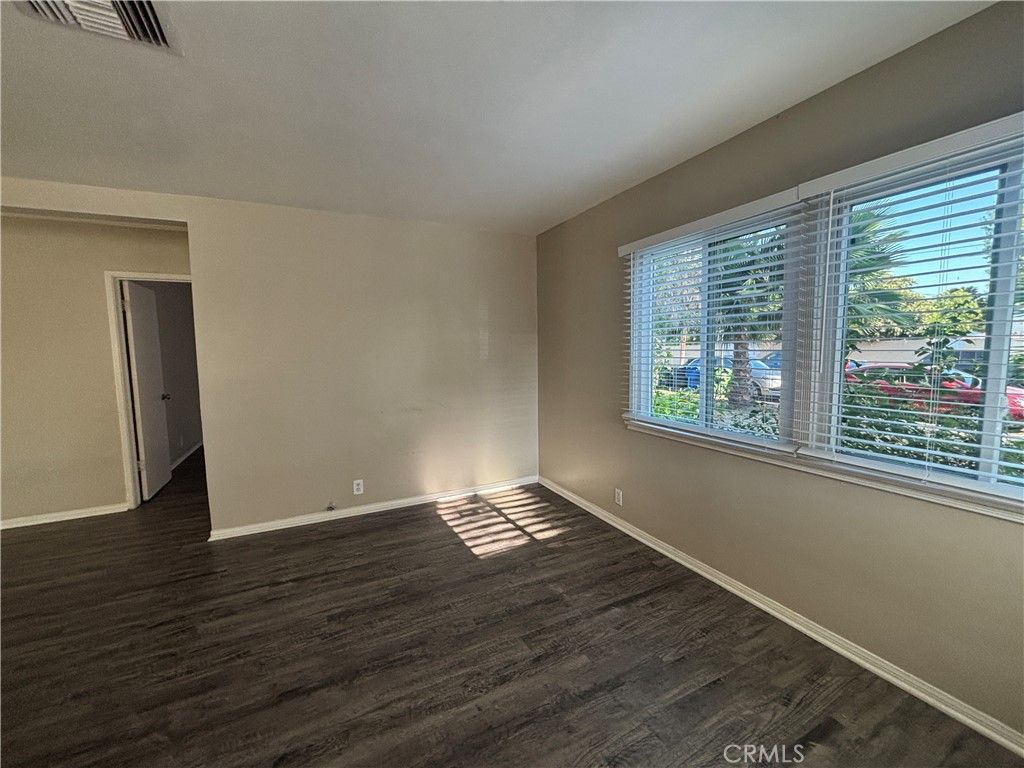 Photo of 14953 Sylvan Street, Van Nuys, CA 91411 (MLS # OC25196727)