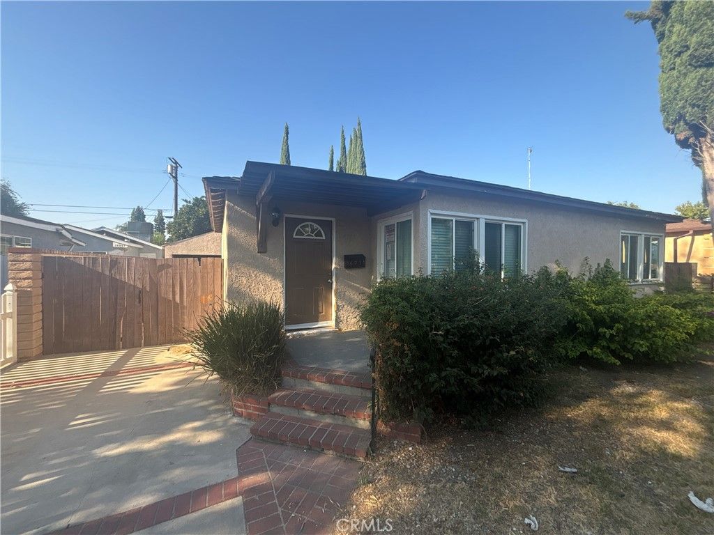 Photo of 14953 Sylvan Street, Van Nuys, CA 91411 (MLS # OC25196727)