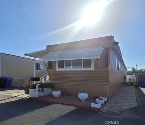 Photo of 715 W 220th St, Torrance, CA 90502 (MLS # SR25264209)
