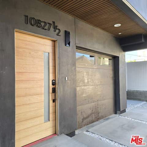 Photo of 10827 1/2 Peach Grove Street #1/2, North Hollywood, CA 91601 (MLS # 26837121)