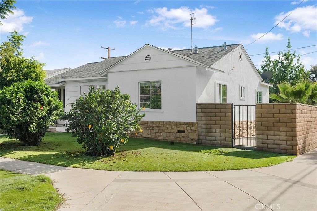 Photo of 16154 Gilmore, Van Nuys, CA 91406 (MLS # BB25260793)