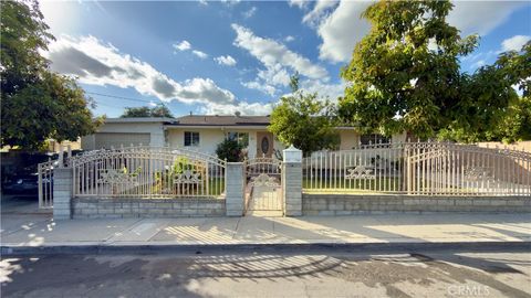 Photo of 1011 Shadow Ln, San Fernando, CA 91340 (MLS # SR26081127)