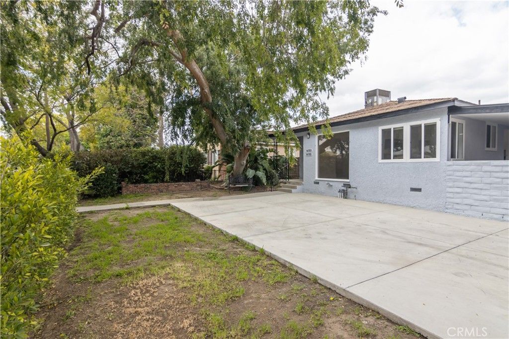 Photo of 14701 Covello Street, Van Nuys, CA 91405 (MLS # SR25157837)