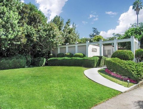 Photo of 4416 Colbath Avenue #B, Sherman Oaks, CA 91423 (MLS # SR26092693)