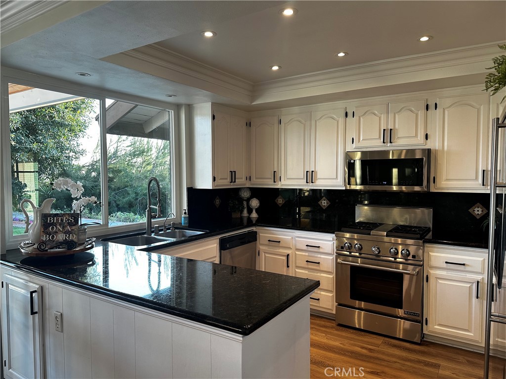 2120 E White Lantern Lane