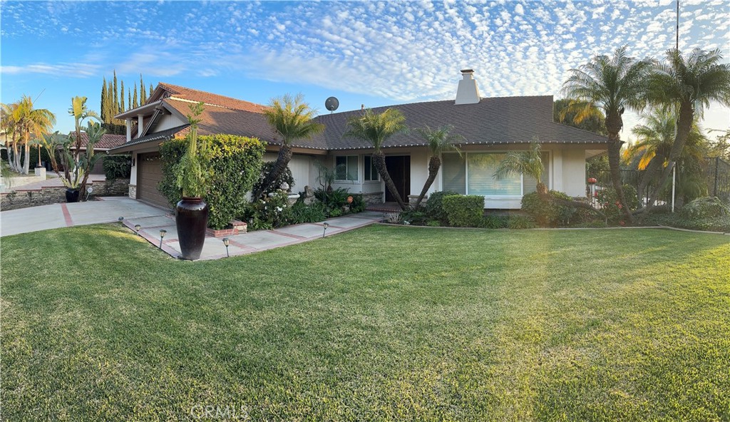 2120 E White Lantern Lane