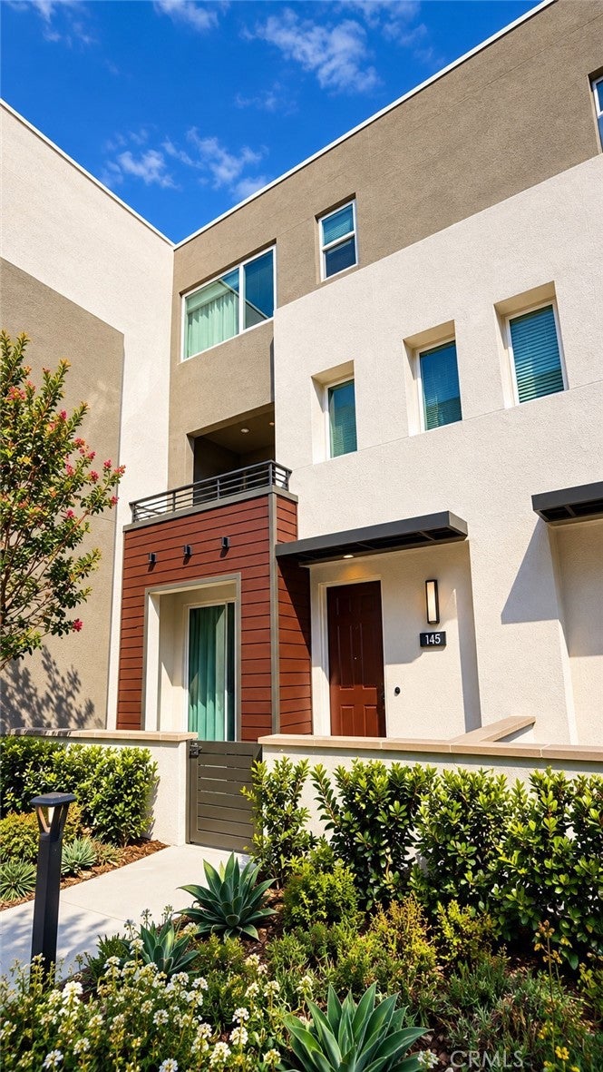 Photo of 605 S Lyon Street, Santa Ana, CA 92705 (MLS # PW26208549)