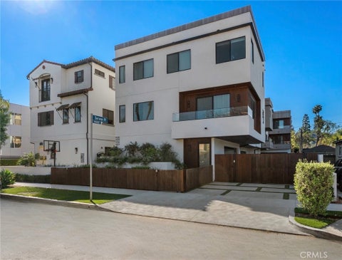 Photo of 4322 N SERENE Place, Studio City, CA 91604 (MLS # IG26059889)
