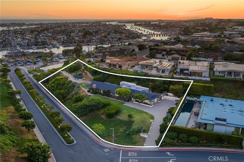 Photo of 525 El Paseo Drive, Corona Del Mar, CA 92625 (MLS # NP26088576)