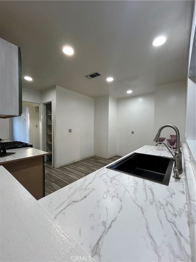 10912 Meacham