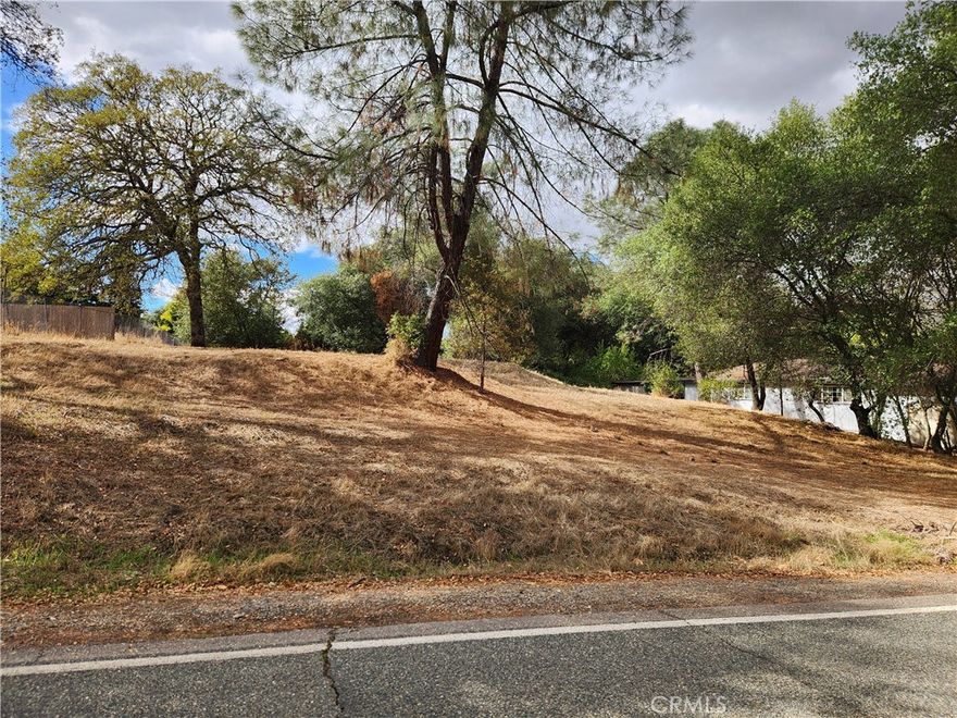Great piece of residential land located in Oroville! Just minutes from water, recreation areas, shopping and more! Great location to build your dream home. Call you Realtor today!