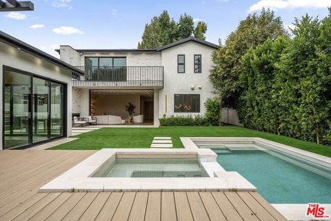 Photo of 4740 Sunnyslope Avenue, Sherman Oaks, CA 91423 (MLS # 25589967)