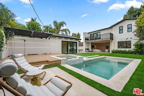 Photo of 4740 Sunnyslope Avenue, Sherman Oaks, CA 91423 (MLS # 25589967)