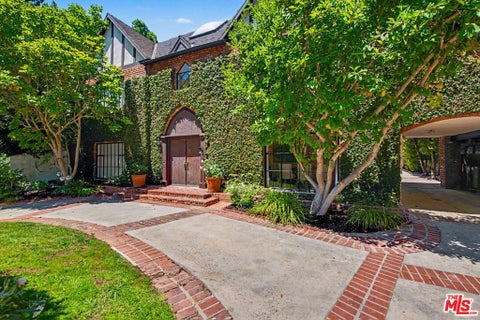 Photo of 2411 Benedict Canyon Drive, Beverly Hills, CA 90210 (MLS # 26992243)