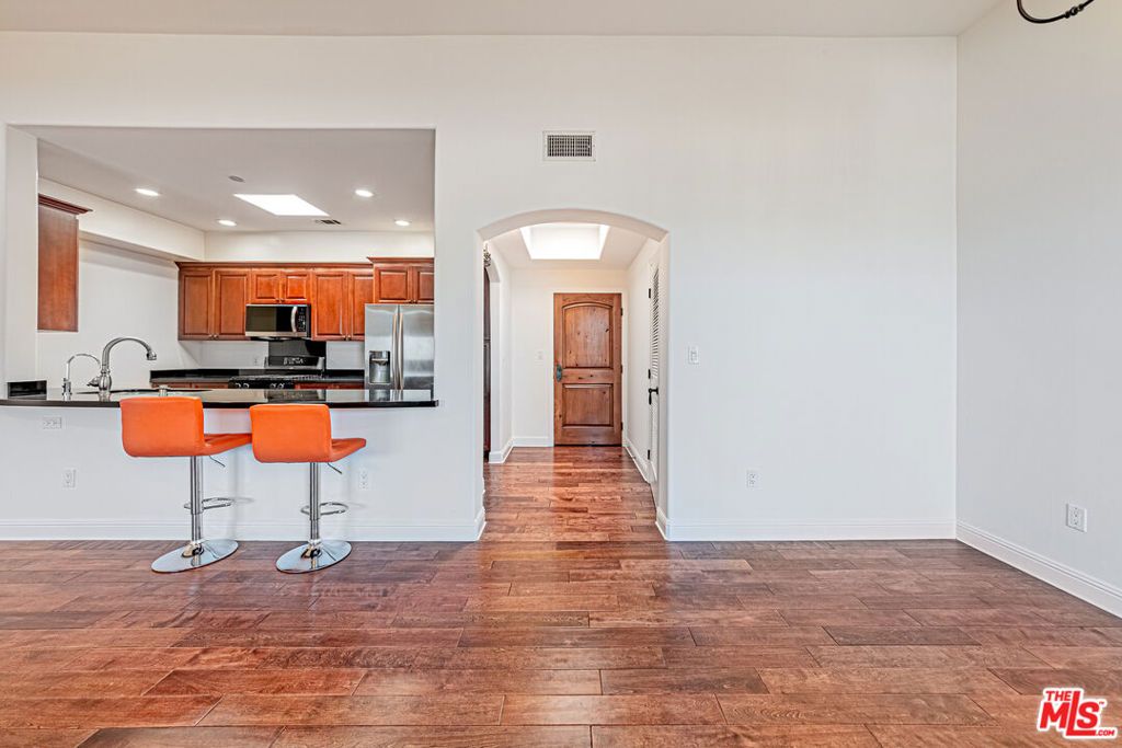Photo of 5037 Rosewood Avenue #308, Los Angeles, CA 90004 (MLS # 25596177)