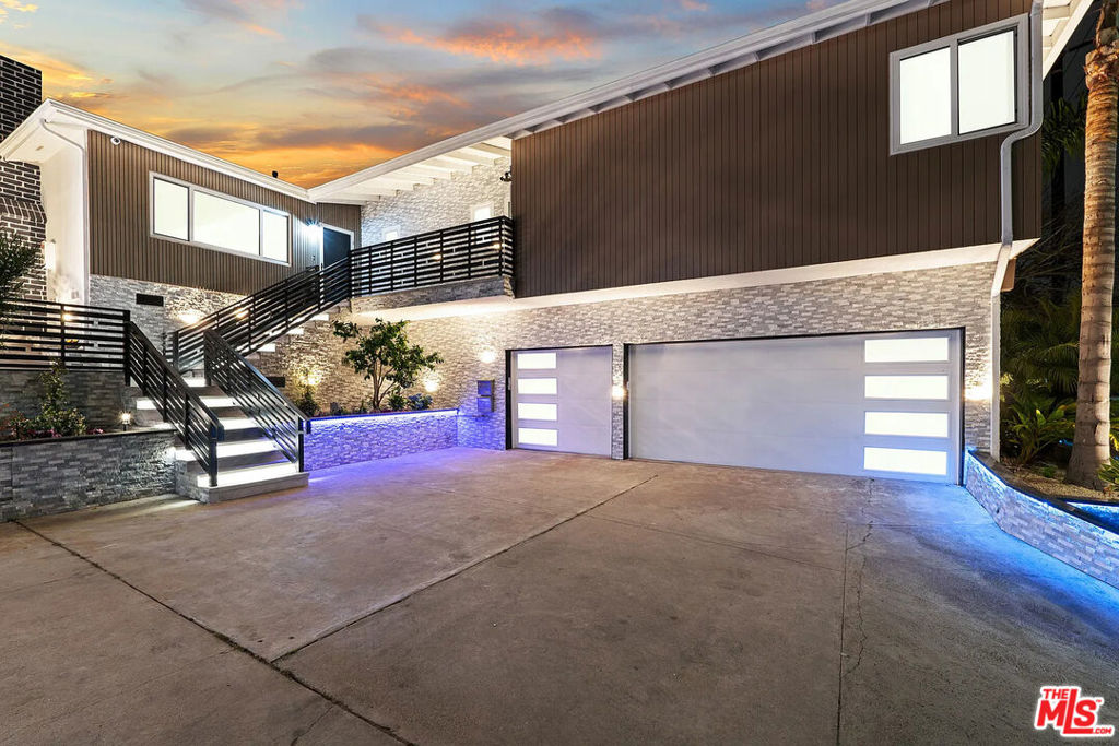 8222 Pershing Drive