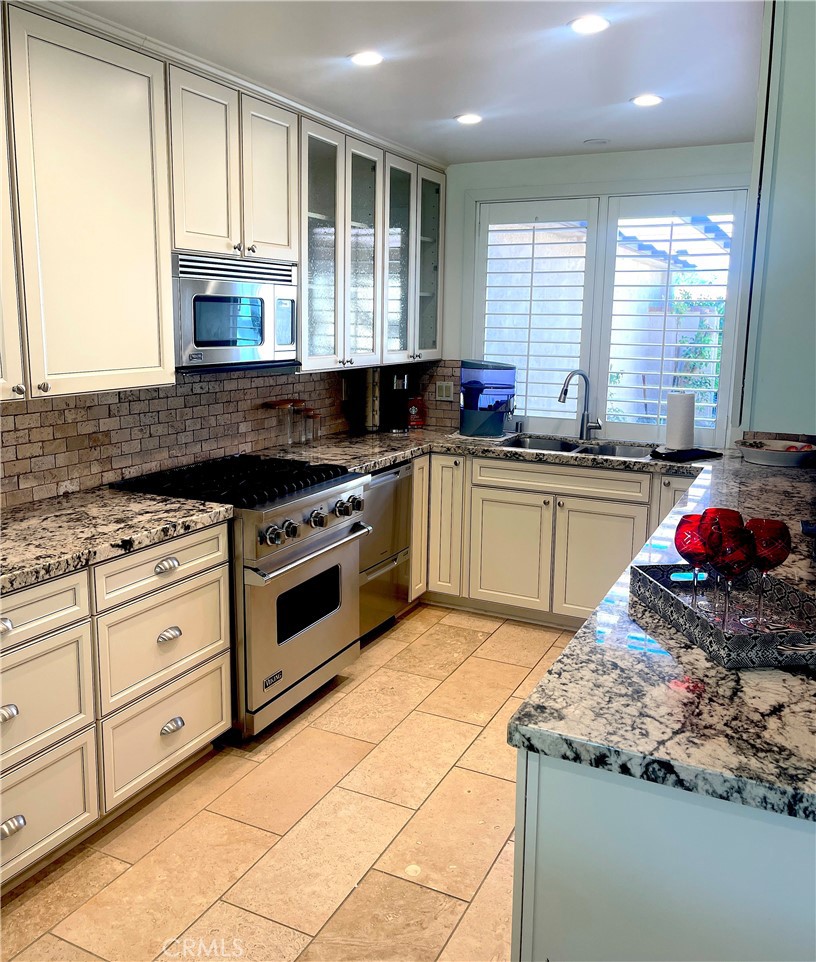 Sunrise C.C. (32185) - Residential Lease